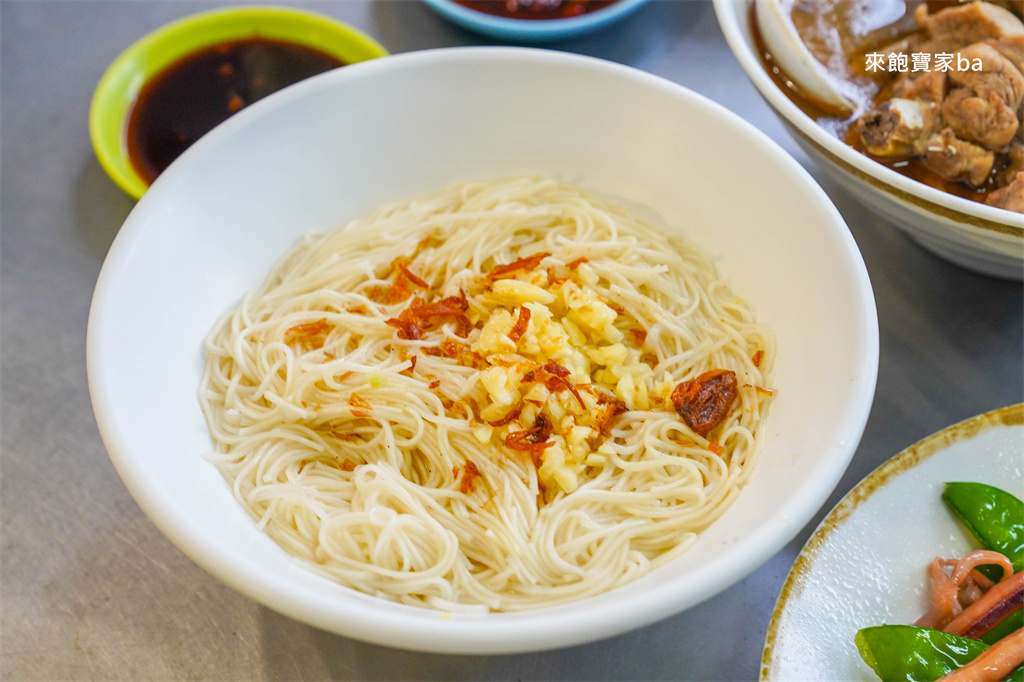 台中北區美食【阿源麻油雞】台中進補必排隊的老店，特色是大鍋爆炒雞肉(菜單、位置、評價) @來飽寶家ba