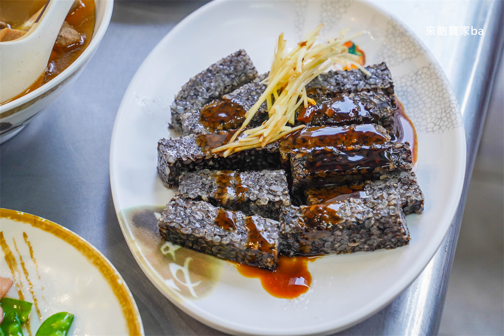 台中北區美食【阿源麻油雞】台中進補必排隊的老店，特色是大鍋爆炒雞肉(菜單、位置、評價) @來飽寶家ba