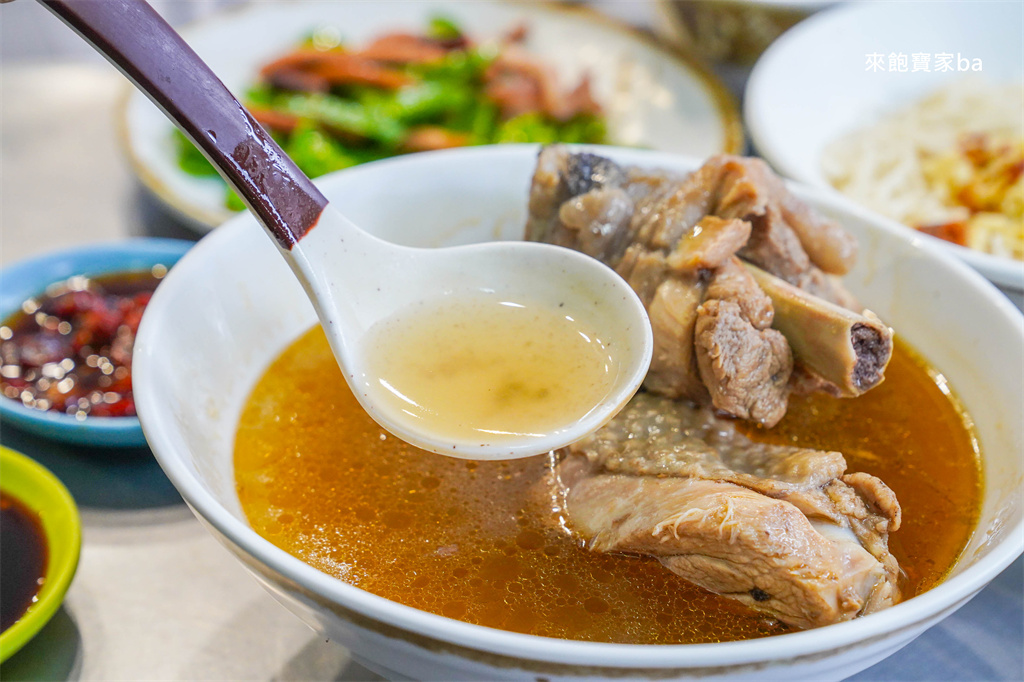 台中北區美食【阿源麻油雞】台中進補必排隊的老店，特色是大鍋爆炒雞肉(菜單、位置、評價) @來飽寶家ba