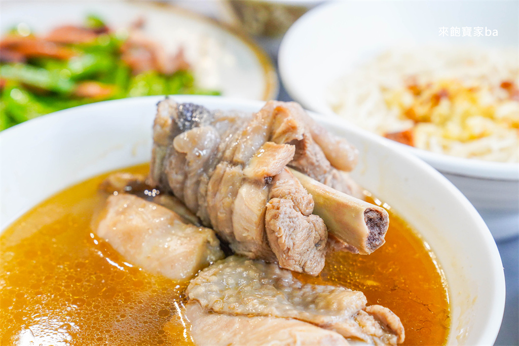 台中北區美食【阿源麻油雞】台中進補必排隊的老店，特色是大鍋爆炒雞肉(菜單、位置、評價) @來飽寶家ba