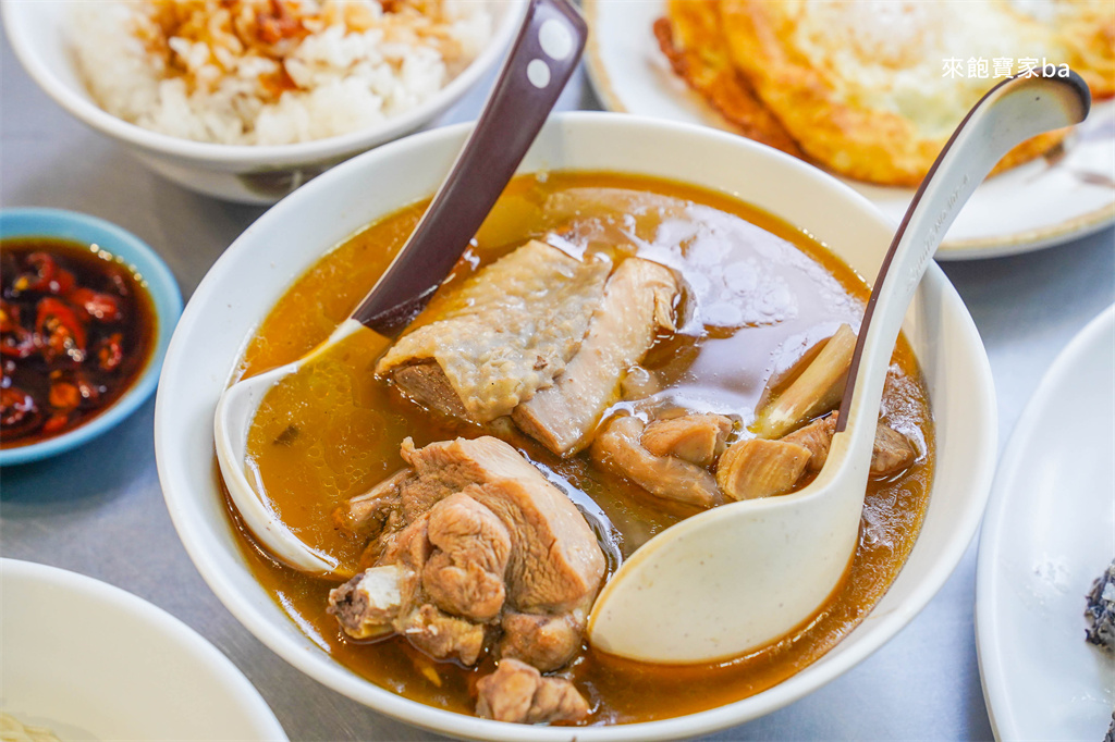 台中北區美食【阿源麻油雞】台中進補必排隊的老店，特色是大鍋爆炒雞肉(菜單、位置、評價) @來飽寶家ba