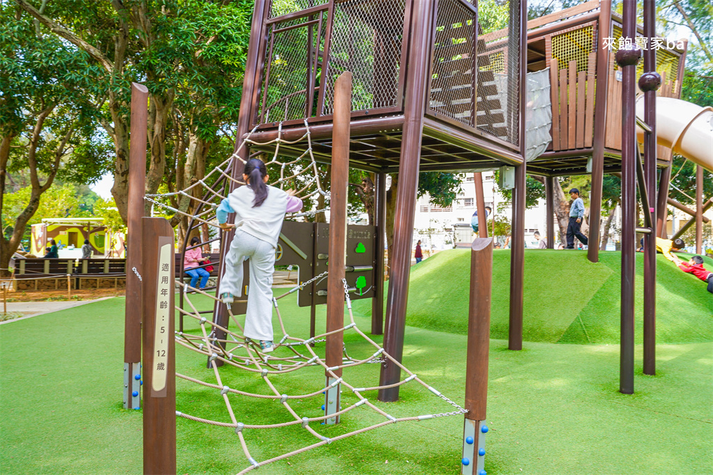 台中親子景點【后里森林公園】搖籃遊戲場~全台最多吊床的森林系公園！樹蔭下玩猴森堡壘 @來飽寶家ba