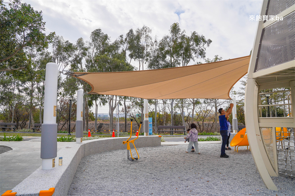 台中后里【后里環保公園】放風箏、暢玩孩籽世界遊戲場，絕美台中落羽松景點 @來飽寶家ba