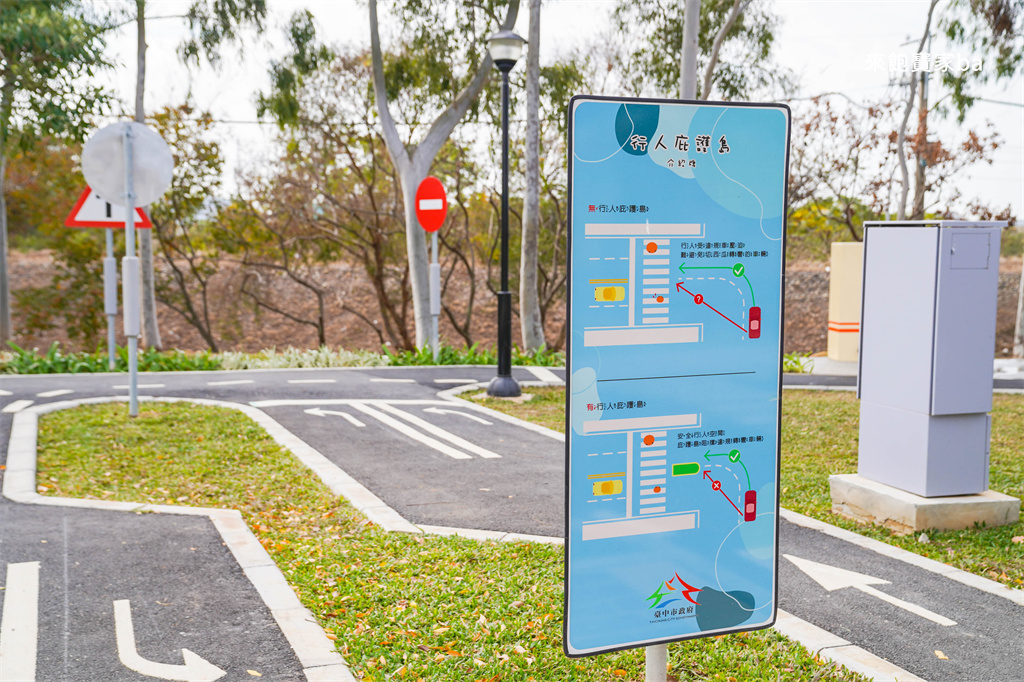 台中后里【后里環保公園】放風箏、暢玩孩籽世界遊戲場，絕美台中落羽松景點 @來飽寶家ba