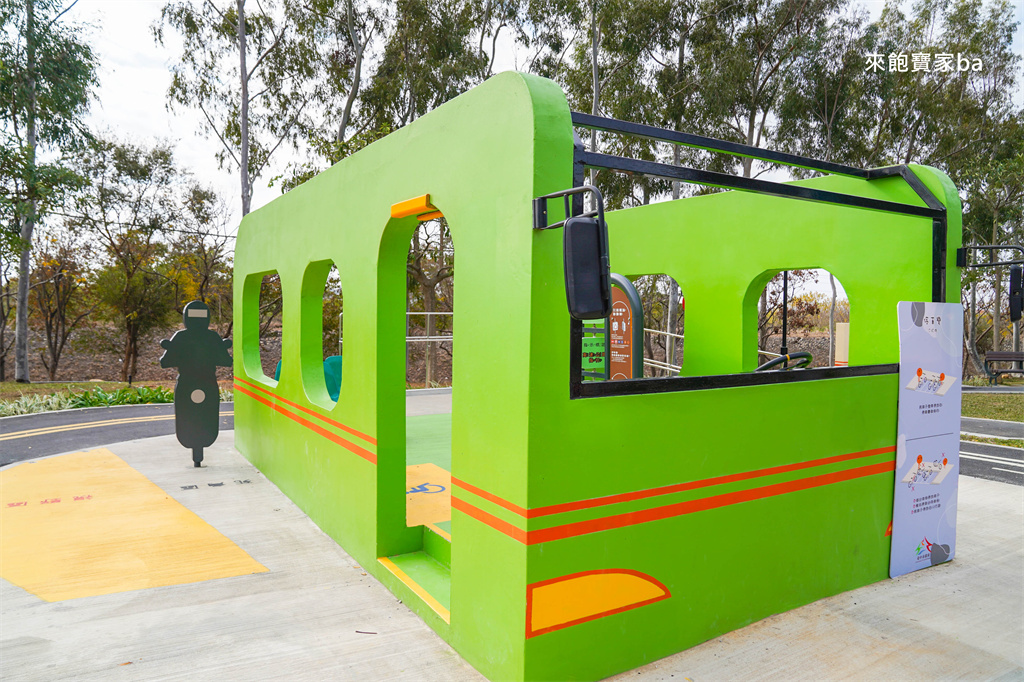 台中后里【后里環保公園】放風箏、暢玩孩籽世界遊戲場，絕美台中落羽松景點 @來飽寶家ba