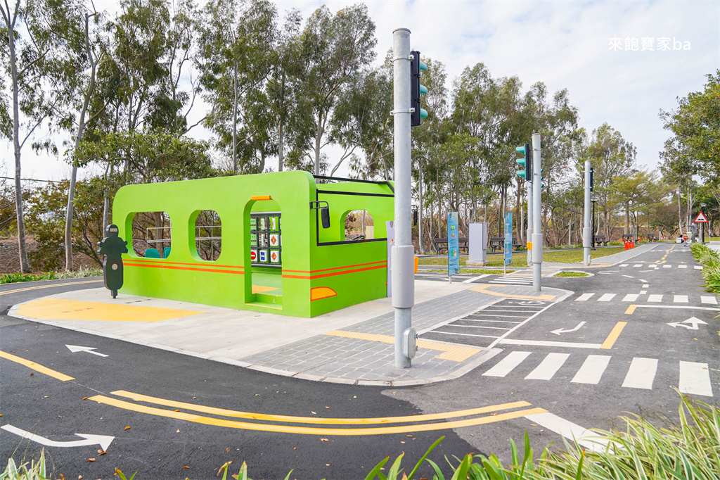 台中后里【后里環保公園】放風箏、暢玩孩籽世界遊戲場，絕美台中落羽松景點 @來飽寶家ba