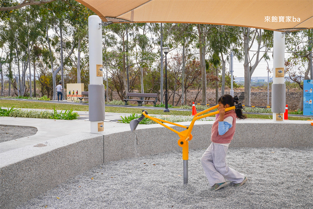 台中后里【后里環保公園】放風箏、暢玩孩籽世界遊戲場，絕美台中落羽松景點 @來飽寶家ba