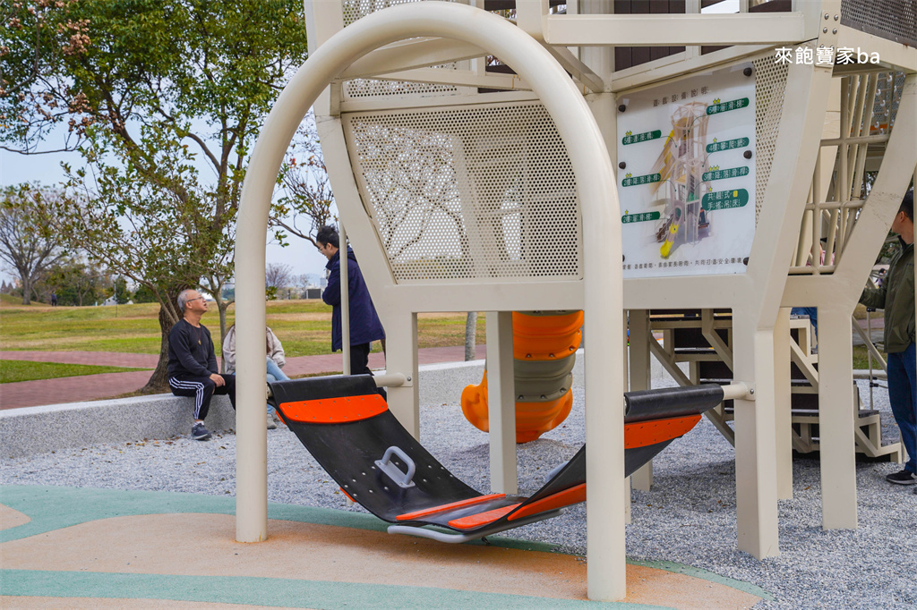 台中后里【后里環保公園】放風箏、暢玩孩籽世界遊戲場，絕美台中落羽松景點 @來飽寶家ba