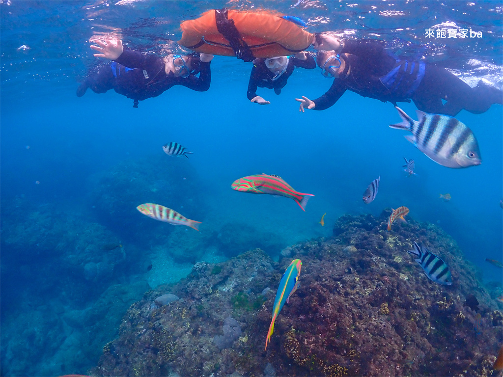 不會游泳也能浮潛嗎？墾丁潛水店推薦【心海潛水中心】，讓小朋友、怕水的你都能輕鬆享受大海！ @來飽寶家ba