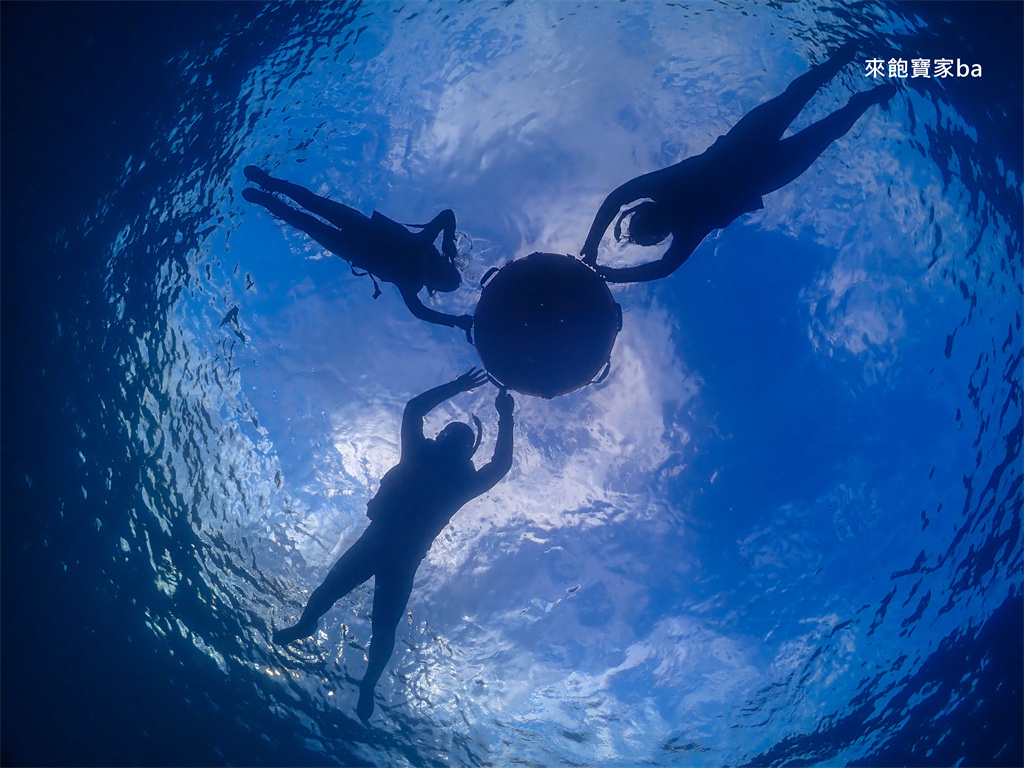 不會游泳也能浮潛嗎？墾丁潛水店推薦【心海潛水中心】，讓小朋友、怕水的你都能輕鬆享受大海！ @來飽寶家ba