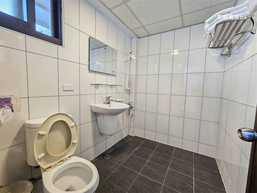 不會游泳也能浮潛嗎？墾丁潛水店推薦【心海潛水中心】，讓小朋友、怕水的你都能輕鬆享受大海！ @來飽寶家ba