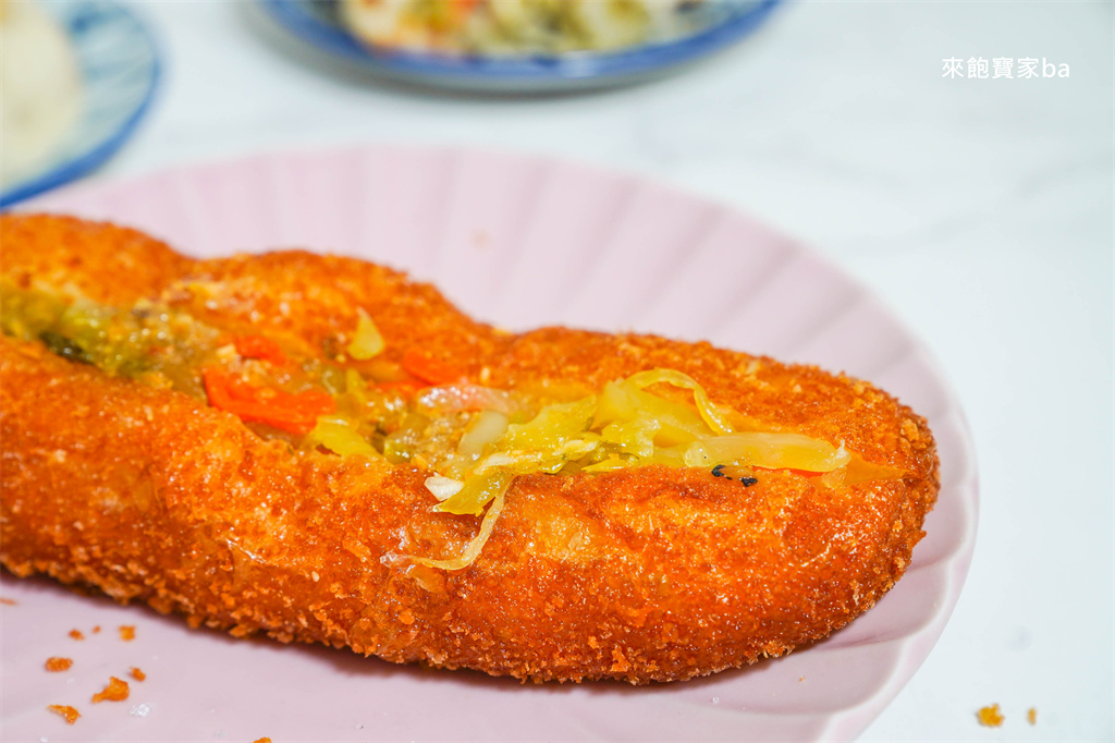 台中北區小吃【科博館水煎包】50年排隊老店，潛艇堡、甜甜圈小朋友也愛吃！銅板價下午茶點心推薦 @來飽寶家ba