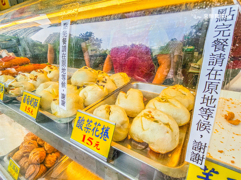 台中北區小吃【科博館水煎包】50年排隊老店，潛艇堡、甜甜圈小朋友也愛吃！銅板價下午茶點心推薦 @來飽寶家ba