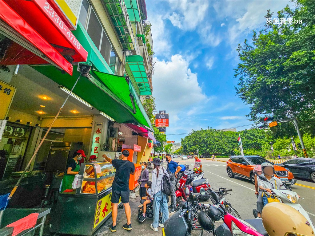 台中北區小吃【科博館水煎包】50年排隊老店，潛艇堡、甜甜圈小朋友也愛吃！銅板價下午茶點心推薦 @來飽寶家ba