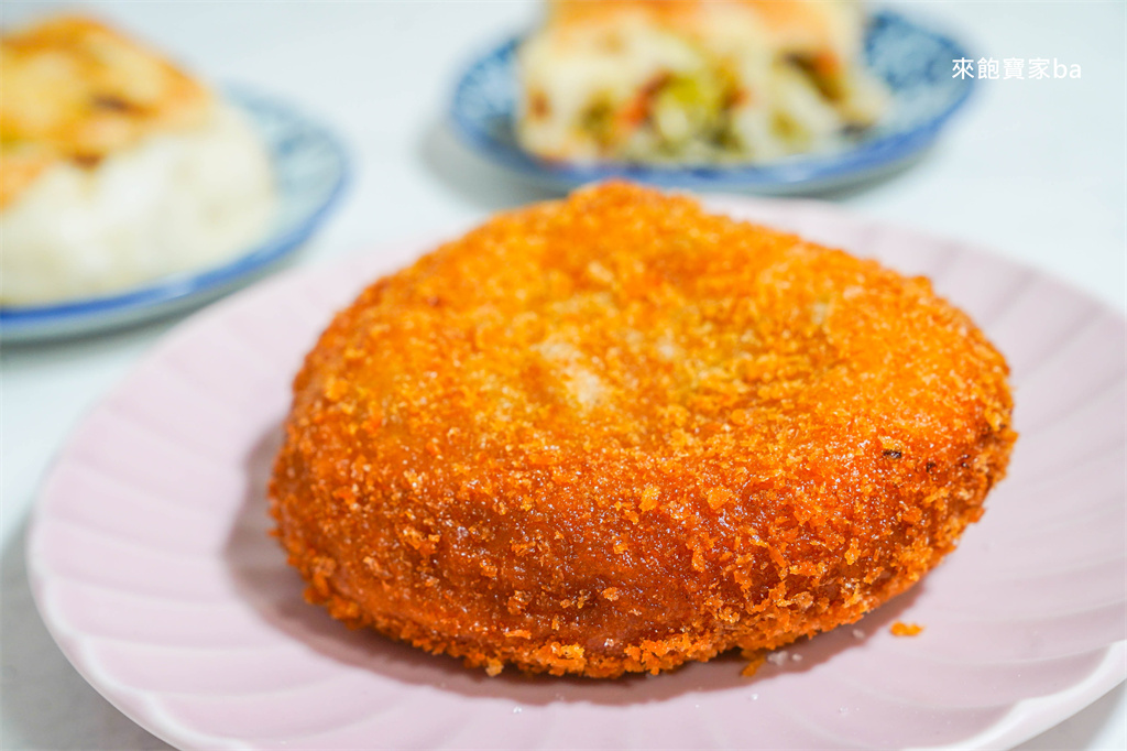 台中北區小吃【科博館水煎包】50年排隊老店，潛艇堡、甜甜圈小朋友也愛吃！銅板價下午茶點心推薦 @來飽寶家ba