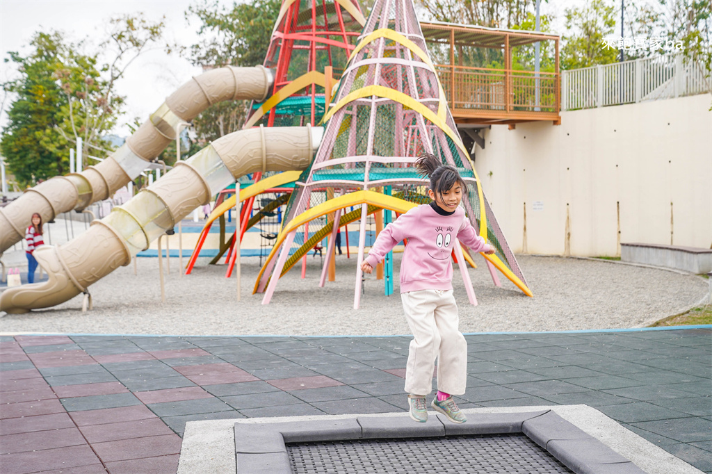 南投親子景點【竹夢親子公園】巨型竹筍雙塔溜滑梯、滑索、彈跳床，竹山親子新去處！ @來飽寶家ba