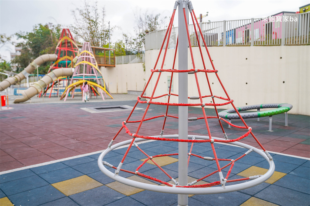 南投親子景點【竹夢親子公園】巨型竹筍雙塔溜滑梯、滑索、彈跳床，竹山親子新去處！ @來飽寶家ba