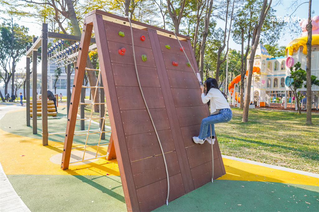 高雄特色公園推薦【後勁公園】楠梓最強森林熊秘密城堡遊戲場，9大遊戲區+30項設施 @來飽寶家ba