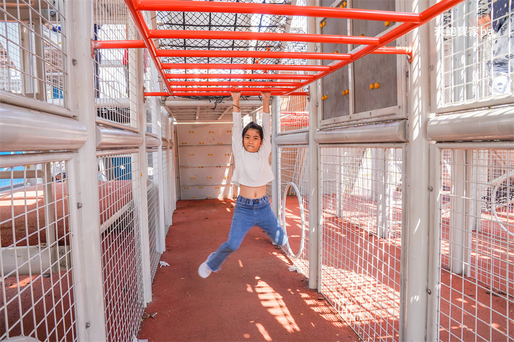 高雄楠梓親子景點【藍田公園】楠梓鹽田主題遊樂場，10大遊戲區+24項設施的水陸公園 @來飽寶家ba