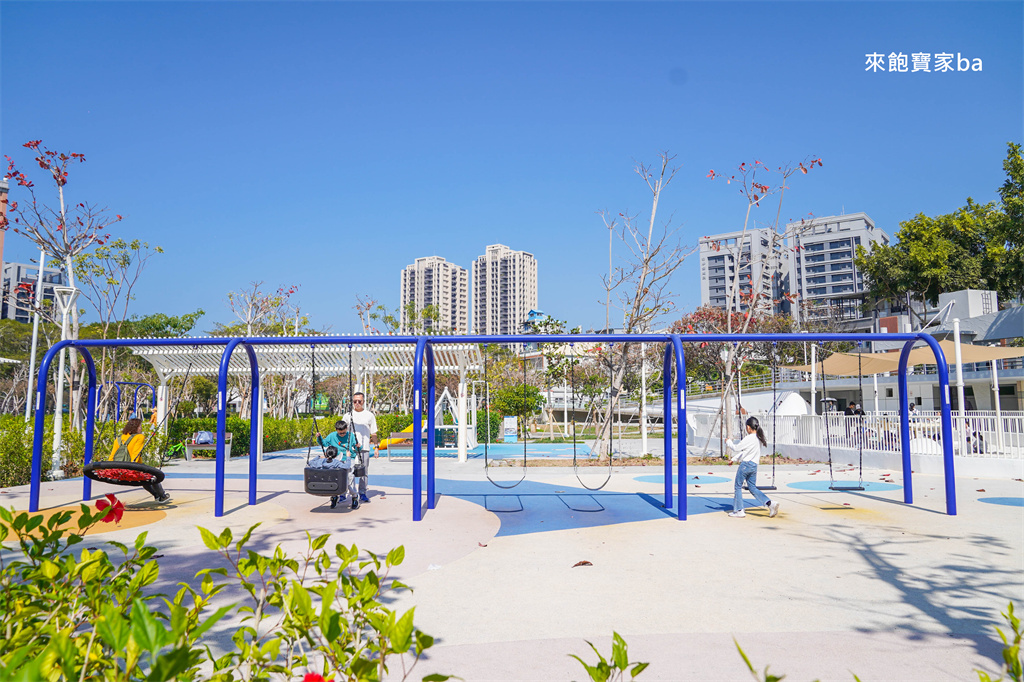 高雄楠梓親子景點【藍田公園】楠梓鹽田主題遊樂場，10大遊戲區+24項設施的水陸公園 @來飽寶家ba