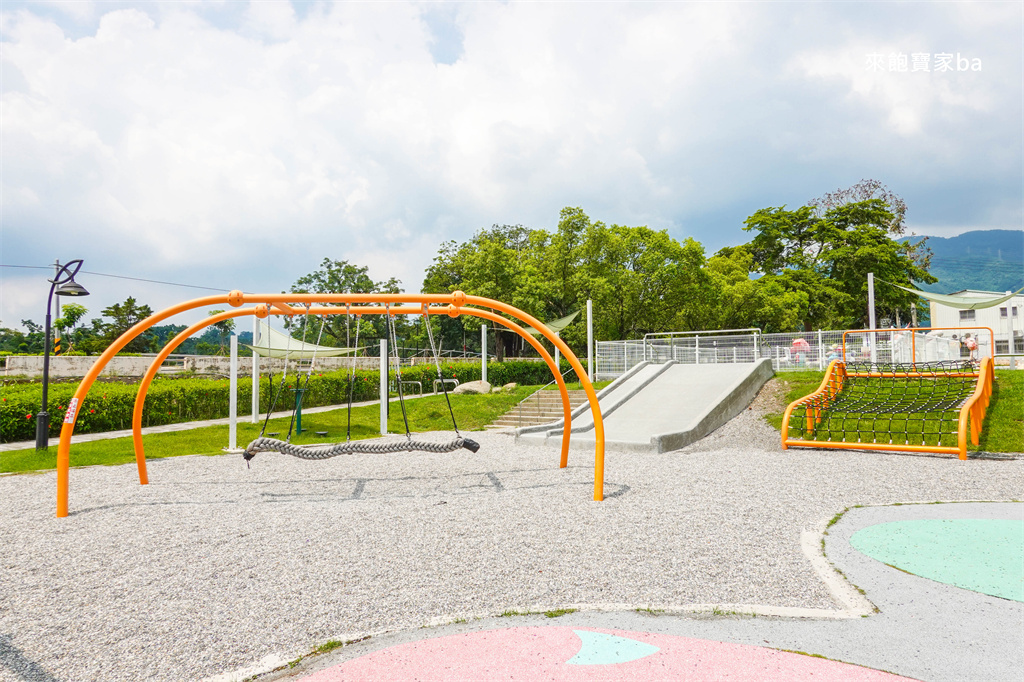 嘉義免費玩水景點【竹崎親水公園】2026年兒童戲水區開放時間，大鯨魚攀爬組合遊具 @來飽寶家ba