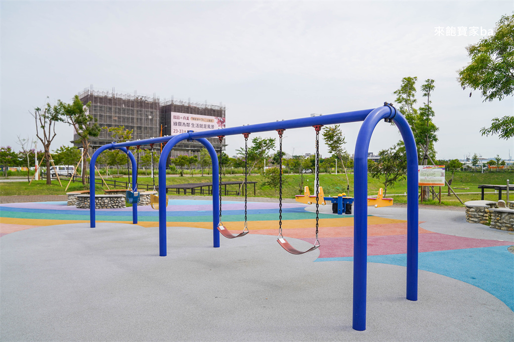 台中南屯【樂田公園】楓樹腳公園大變身~穿山甲意象攀爬組，週末滿天巨型風箏 @來飽寶家ba
