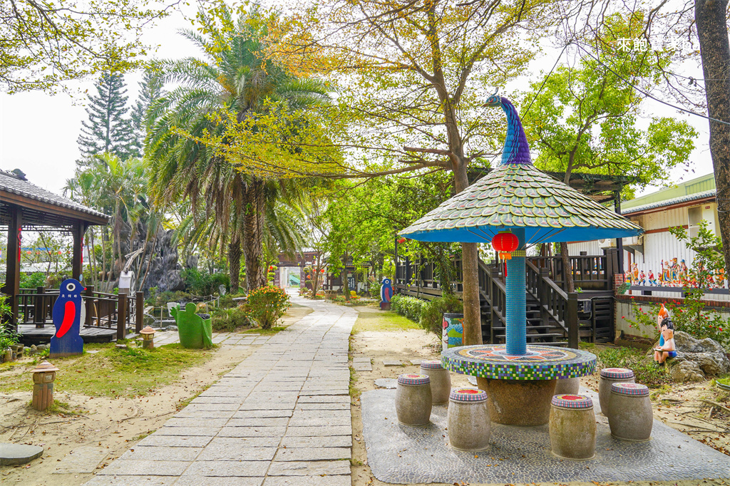 嘉義新港【板陶窯交趾剪黏工藝園區】巨大貓咪與恐龍的傳統工藝童話村！ @來飽寶家ba