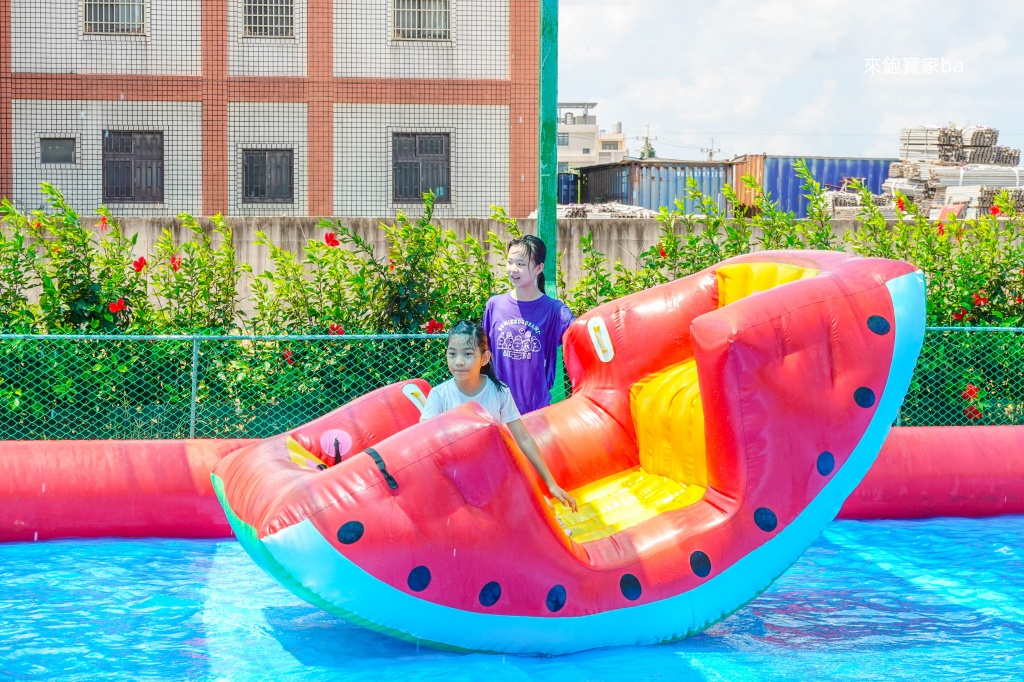 彰化玩水景點【樂採果溫室觀光農場】夏季限定戲水池，香腸DIY、 抓泥鰍等親子體驗 @來飽寶家ba