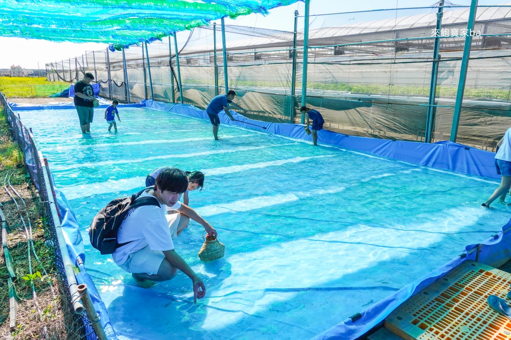 彰化玩水景點【樂採果溫室觀光農場】夏季限定戲水池，香腸DIY、 抓泥鰍等親子體驗 @來飽寶家ba
