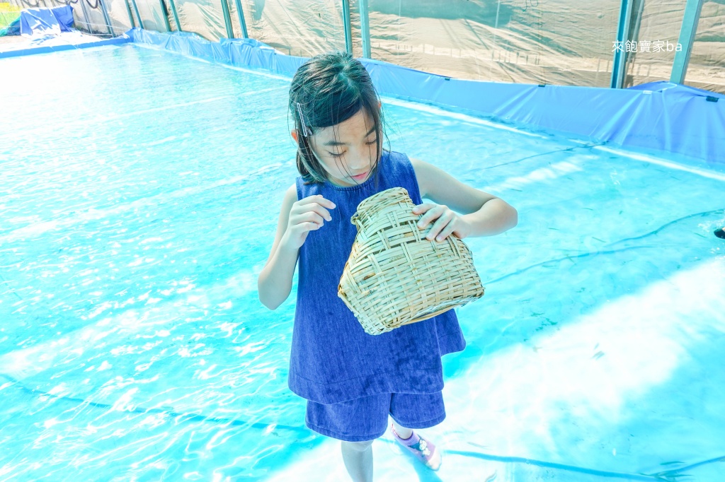 彰化玩水景點【樂採果溫室觀光農場】夏季限定戲水池，香腸DIY、 抓泥鰍等親子體驗 @來飽寶家ba
