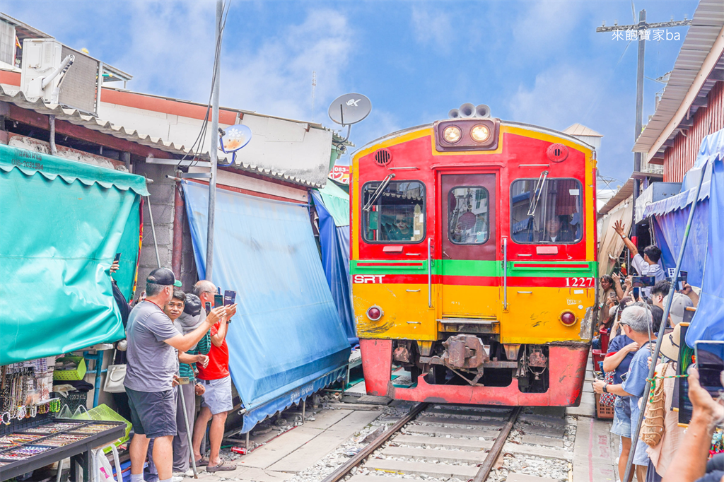 曼谷景點【美功鐵道市場】Maeklong Railway Market ：最新火車時間、交通包車、周邊一日遊攻略 @來飽寶家ba