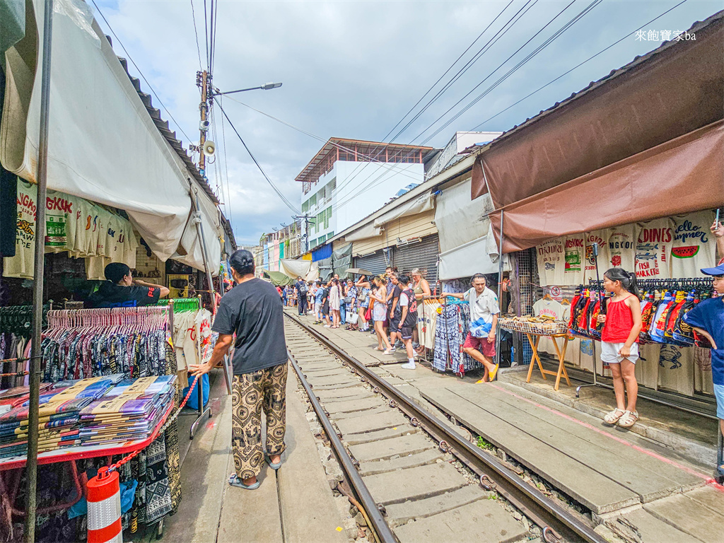 曼谷景點【美功鐵道市場】Maeklong Railway Market ：最新火車時間、交通包車、周邊一日遊攻略 @來飽寶家ba