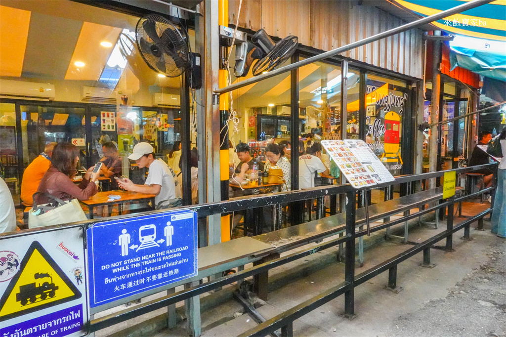 曼谷景點【美功鐵道市場】Maeklong Railway Market ：最新火車時間、交通包車、周邊一日遊攻略 @來飽寶家ba