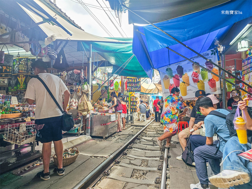 曼谷景點【美功鐵道市場】Maeklong Railway Market ：最新火車時間、交通包車、周邊一日遊攻略 @來飽寶家ba