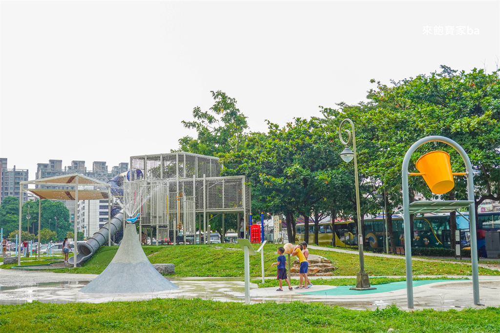 台中免費玩水景點【干城海螺水公園】LaLaport旁水陸遊戲場! @來飽寶家ba 台中免費玩水景點【干城海螺水公園】LaLaport旁水陸遊戲場! @來飽寶家ba