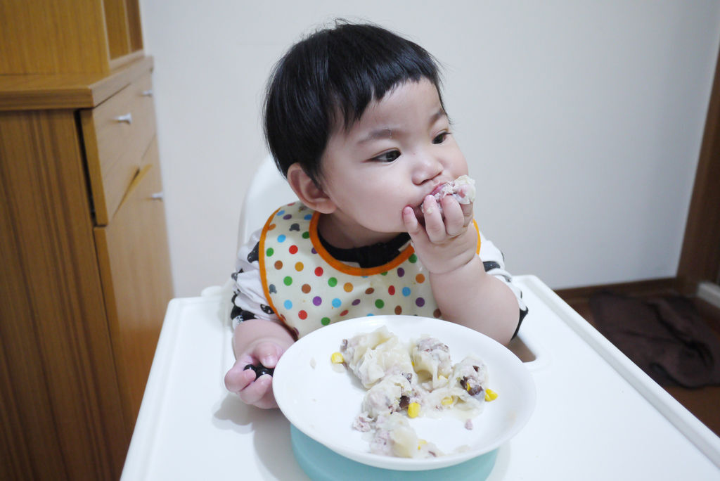 親子共食 🍴 寶寶版餛飩自己做，兩種餛飩包法分享 @來飽寶家ba
