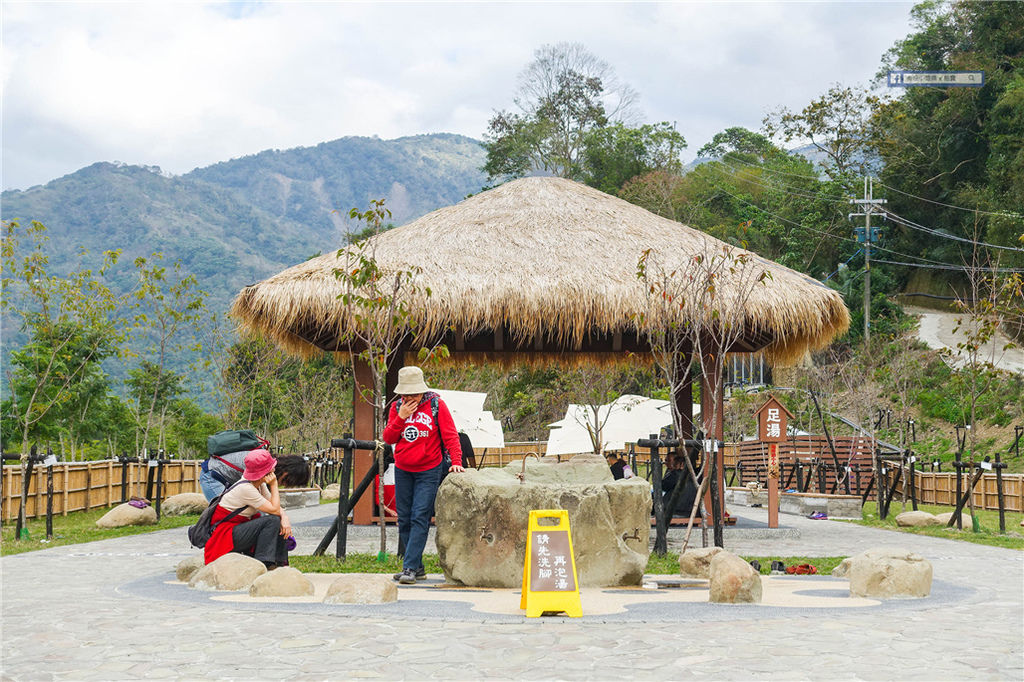 寶來花賞溫泉公園｜六龜最新景點，賞花泡溫泉，手湯免費！ @來飽寶家ba