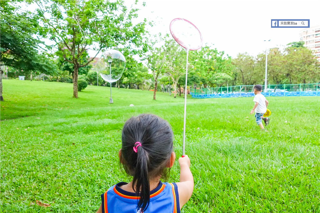 泡泡濃縮液經SGS檢驗安全無毒，大泡泡風靡全公園，遛小孩神器無誤！泡泡表演 泡泡秀 泡泡達人 親子活動 露營活動的專家泡泡奇蹟 @來飽寶家ba