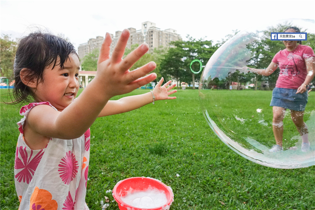 泡泡濃縮液經SGS檢驗安全無毒，大泡泡風靡全公園，遛小孩神器無誤！泡泡表演 泡泡秀 泡泡達人 親子活動 露營活動的專家泡泡奇蹟 @來飽寶家ba