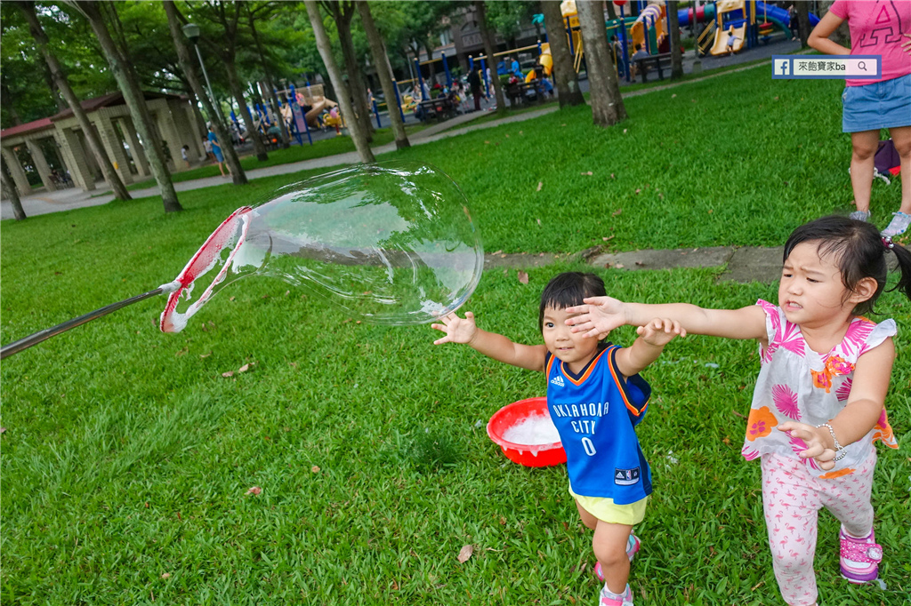 泡泡濃縮液經SGS檢驗安全無毒，大泡泡風靡全公園，遛小孩神器無誤！泡泡表演 泡泡秀 泡泡達人 親子活動 露營活動的專家泡泡奇蹟 @來飽寶家ba