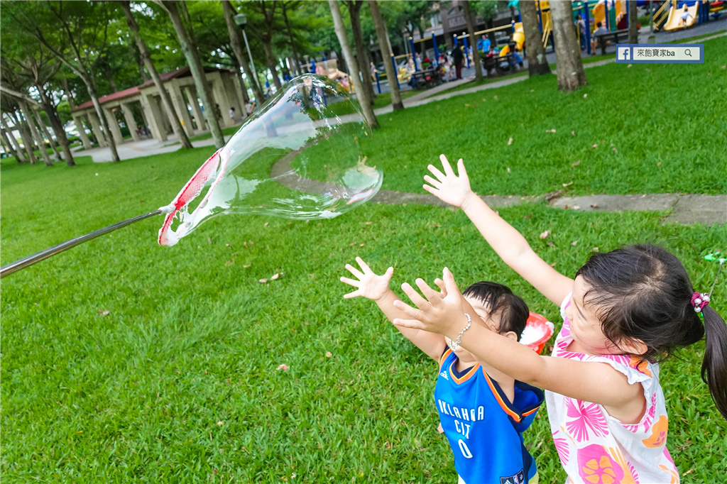 泡泡濃縮液經SGS檢驗安全無毒，大泡泡風靡全公園，遛小孩神器無誤！泡泡表演 泡泡秀 泡泡達人 親子活動 露營活動的專家泡泡奇蹟 @來飽寶家ba