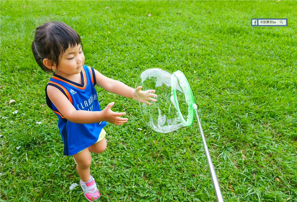 泡泡濃縮液經SGS檢驗安全無毒，大泡泡風靡全公園，遛小孩神器無誤！泡泡表演 泡泡秀 泡泡達人 親子活動 露營活動的專家泡泡奇蹟 @來飽寶家ba