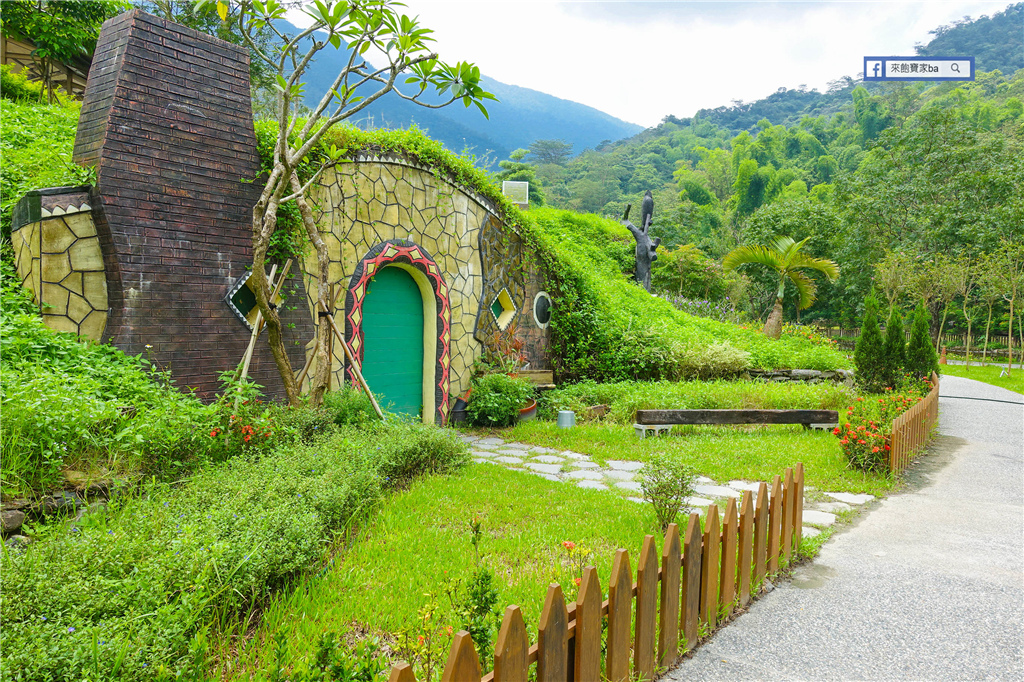 【屏東景點】涼山瀑布｜彩虹巴士、彩繪階梯超好拍，闖進魔戒哈比人村賞瀑去！ @來飽寶家ba