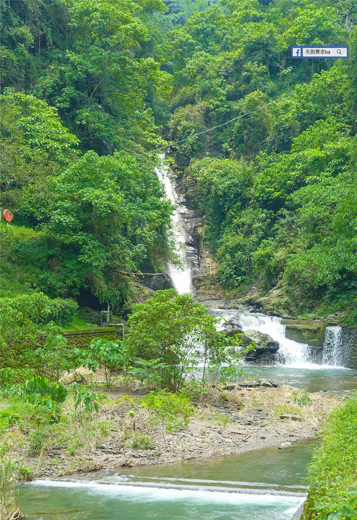 【屏東景點】涼山瀑布｜彩虹巴士、彩繪階梯超好拍，闖進魔戒哈比人村賞瀑去！ @來飽寶家ba