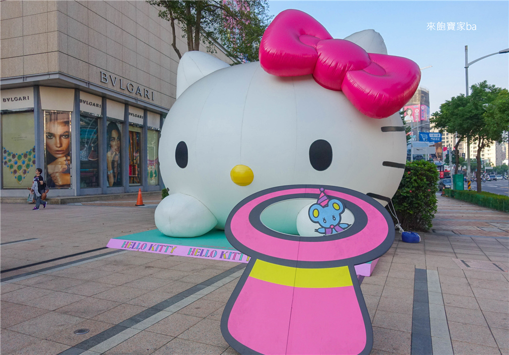 【2018高雄聖誕節】漢神巨蛋13米高聖誕樹X HELLO KITTY幸福夢想嘉年華，粉嫩嫩超好拍！ @來飽寶家ba