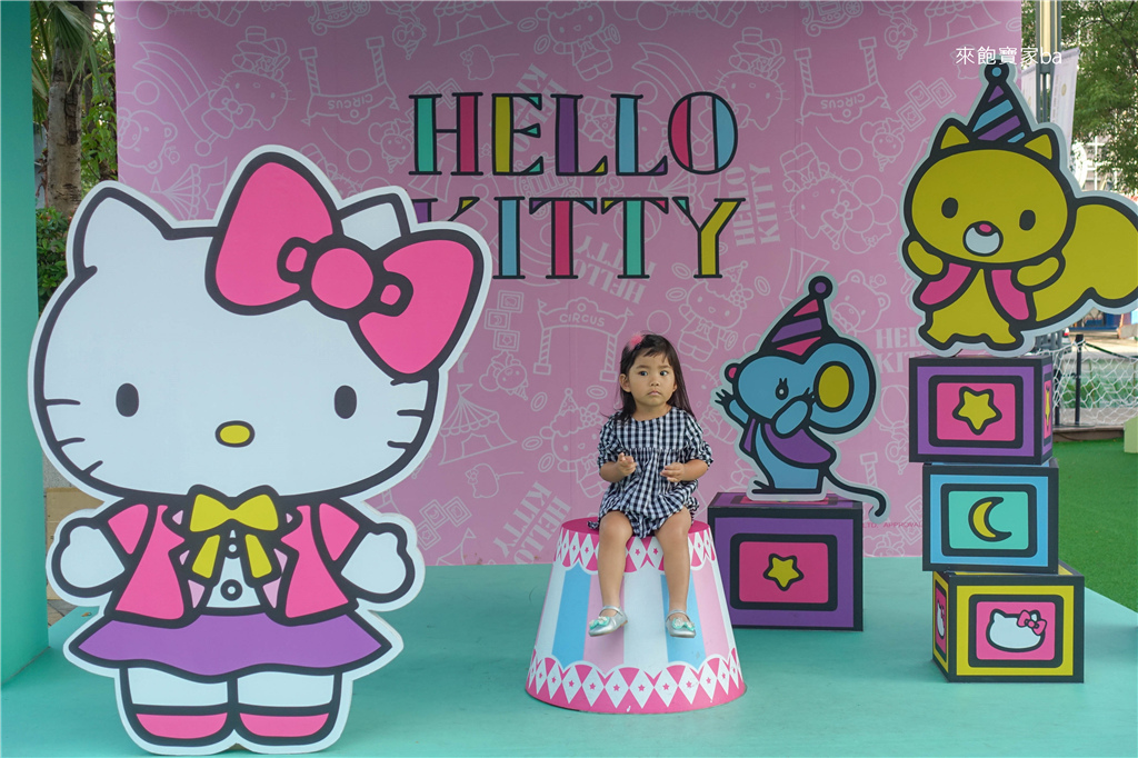 【2018高雄聖誕節】漢神巨蛋13米高聖誕樹X HELLO KITTY幸福夢想嘉年華，粉嫩嫩超好拍！ @來飽寶家ba