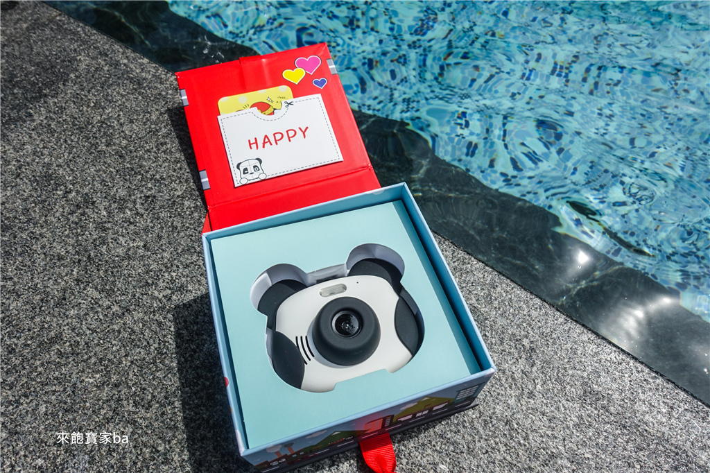 【兒童相機推薦】Bluemo兒童相機90公克極輕巧，會說話互動、內建多種情境模式，前後鏡頭1200萬畫素、2.4吋大螢幕，童趣機身專為兒童設計的相機！ @來飽寶家ba