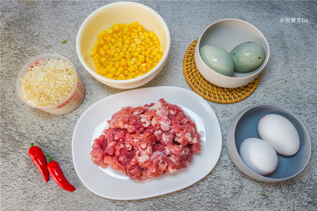 【簡易食譜】皮蛋玉米瘦肉粥，利用電鍋、瓦斯爐在家煮粥，零失敗料理推薦！ @來飽寶家ba