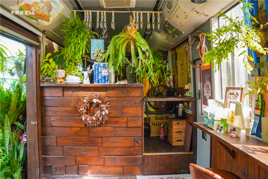 【苗栗三義】鹿角Café｜森林系巴士咖啡廳~觀葉植物、多肉植物、鹿角蕨打造網美餐廳！ @來飽寶家ba